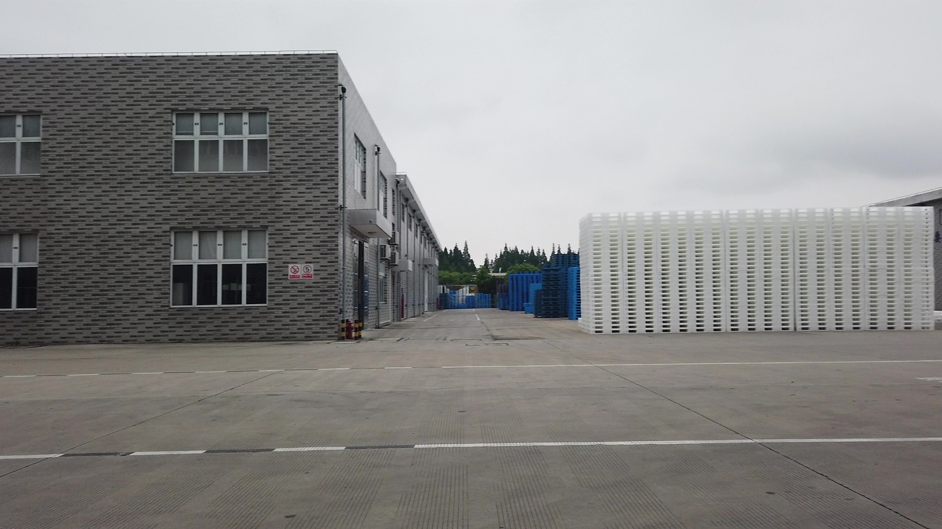 プラスチックパレットメーカー