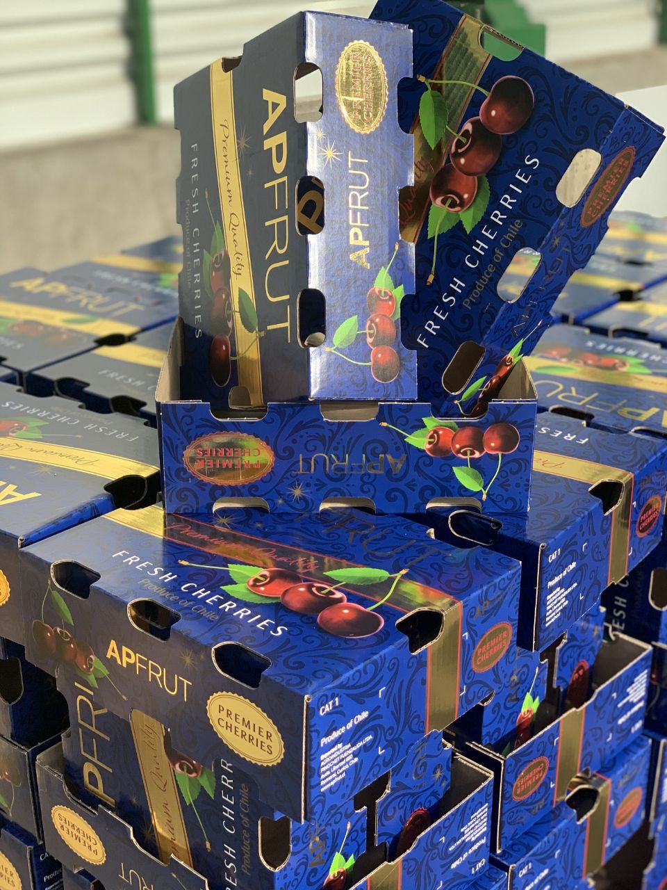 Corners and Ribbed load capacity 2.0 tons 果物輸送用パッケージボックス