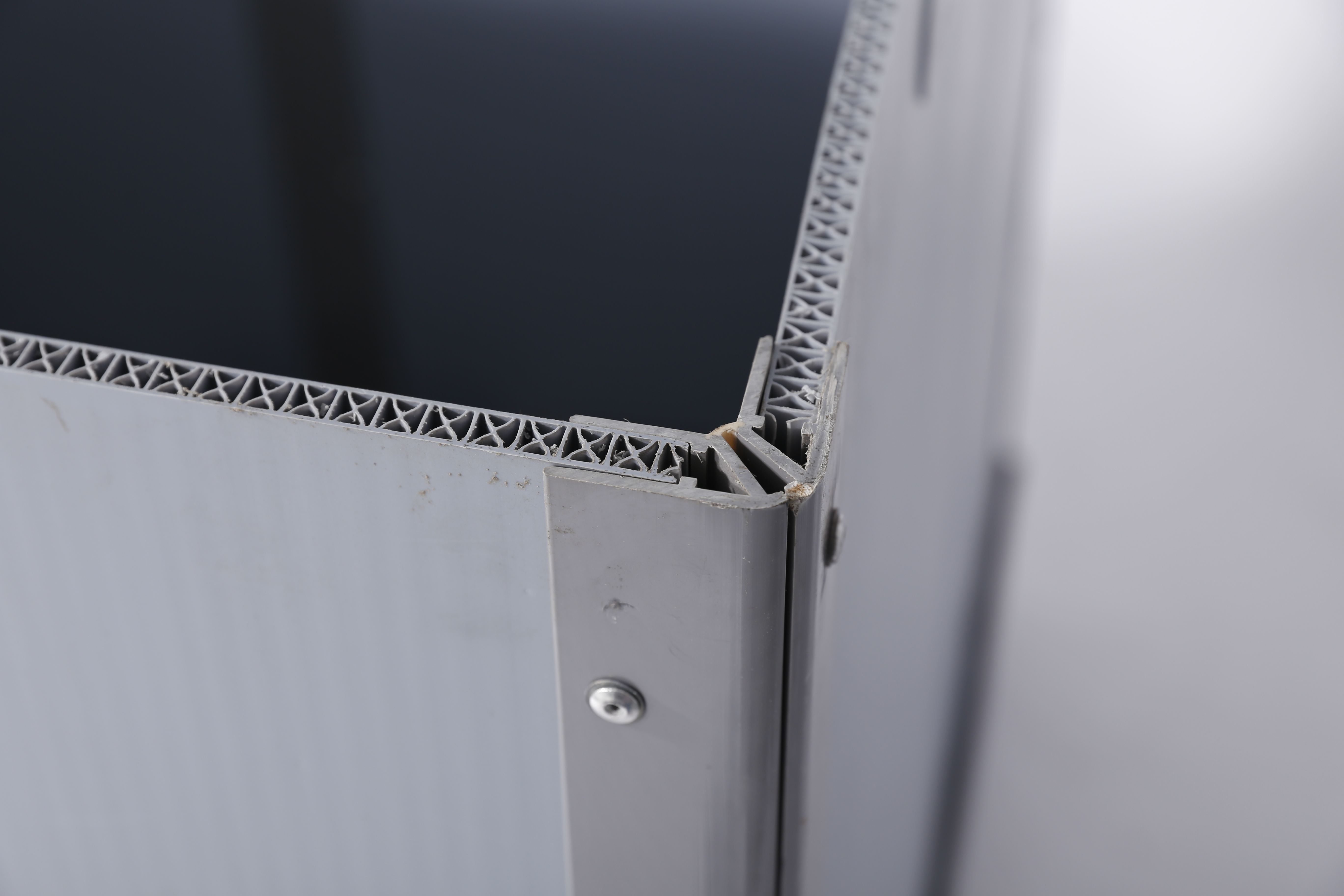 再利用可能な段ボールのプラスチック箱PPスリーブパレットと蓋が付いている折り畳み式のプラスチック箱