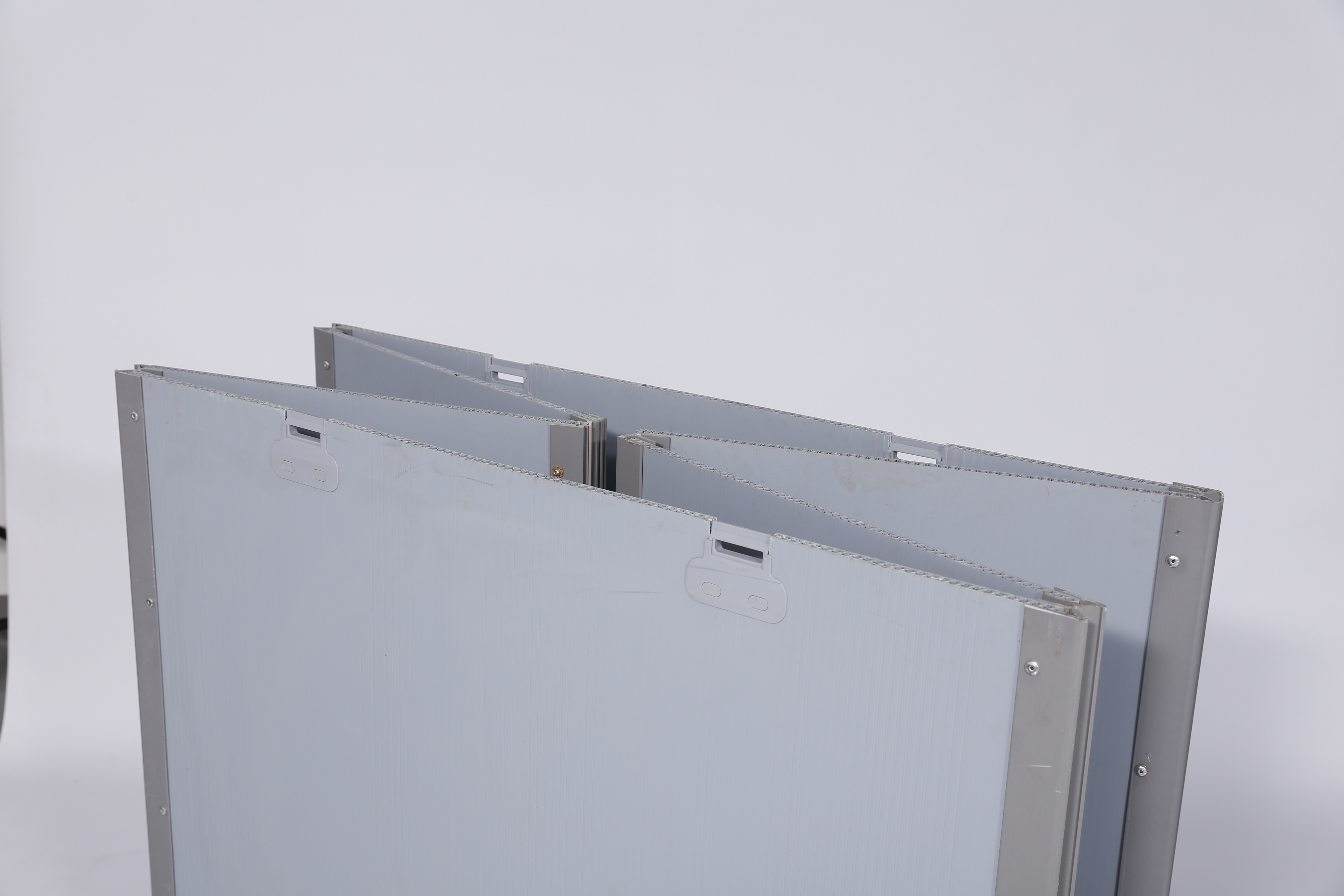 再利用可能な段ボールのプラスチック箱PPスリーブパレットと蓋が付いている折り畳み式のプラスチック箱