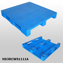 積み重ねられたフォークリフトソリッドトッププラスチックパレット