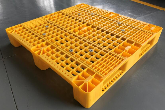 自動化のための黄色の正方形 HDPE ラックマウント可能プラスチック パレット