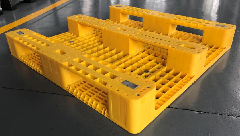 自動化のための黄色の正方形 HDPE ラックマウント可能プラスチック パレット