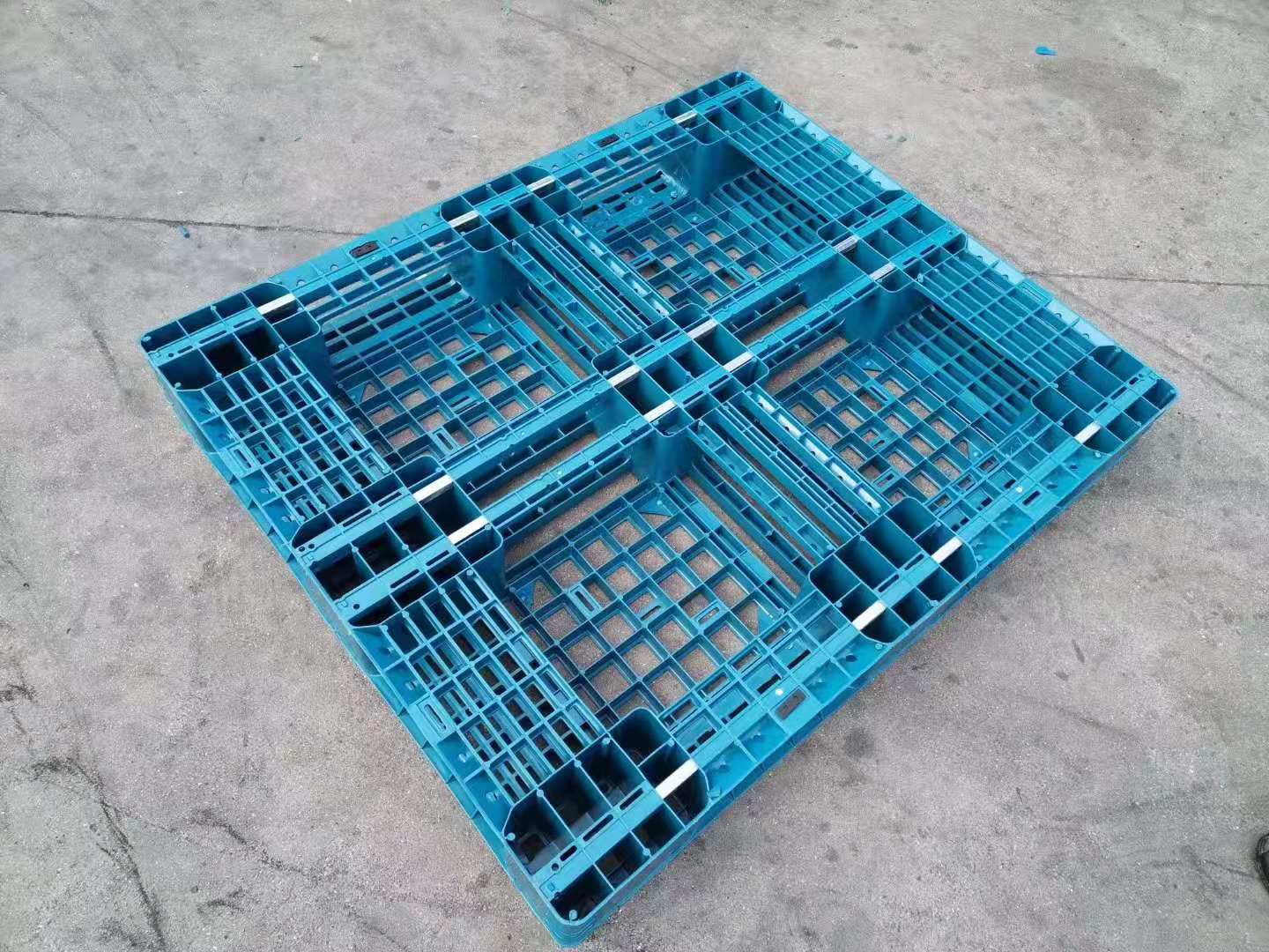 1200 x 1000 標準積み重ね可能なリサイクル プラスチック フォークリフト パレット