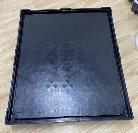 射出成形プラスチックパレットを備えた折りたたみ可能なスリーブパックコンテナ