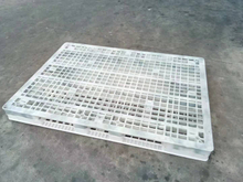 白い長く頑丈な産業用プラスチックスタッキングパレット