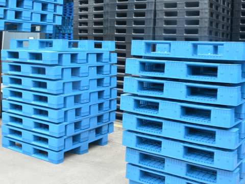 滑らかな黒いプラスチックパレット