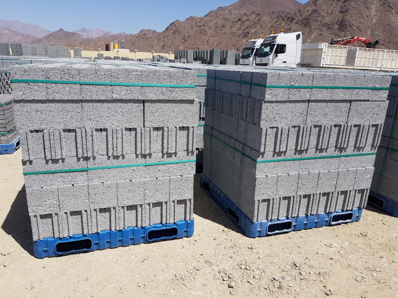 ブロー成形パレット使用中