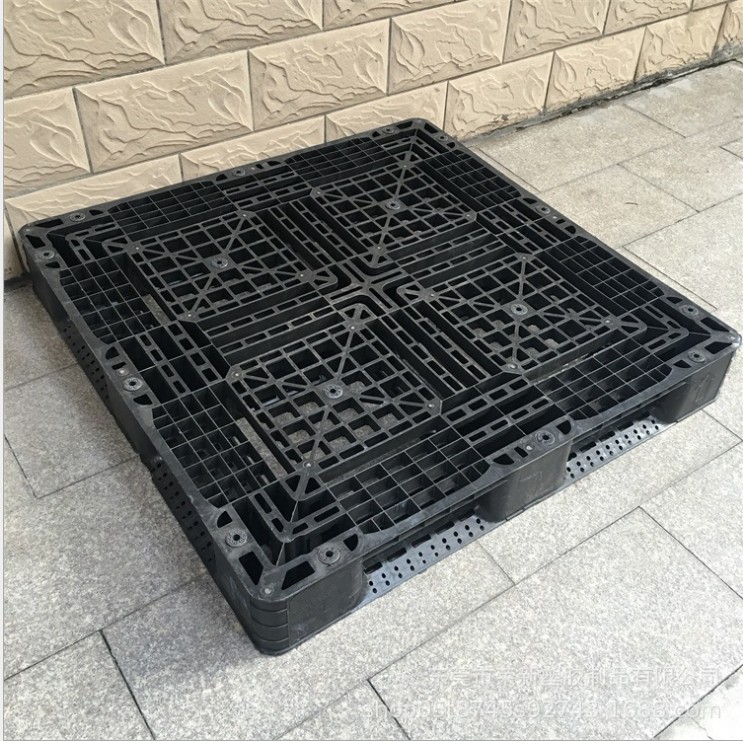 黒のリサイクル 1100 x 1100 プラスチック収納パレット